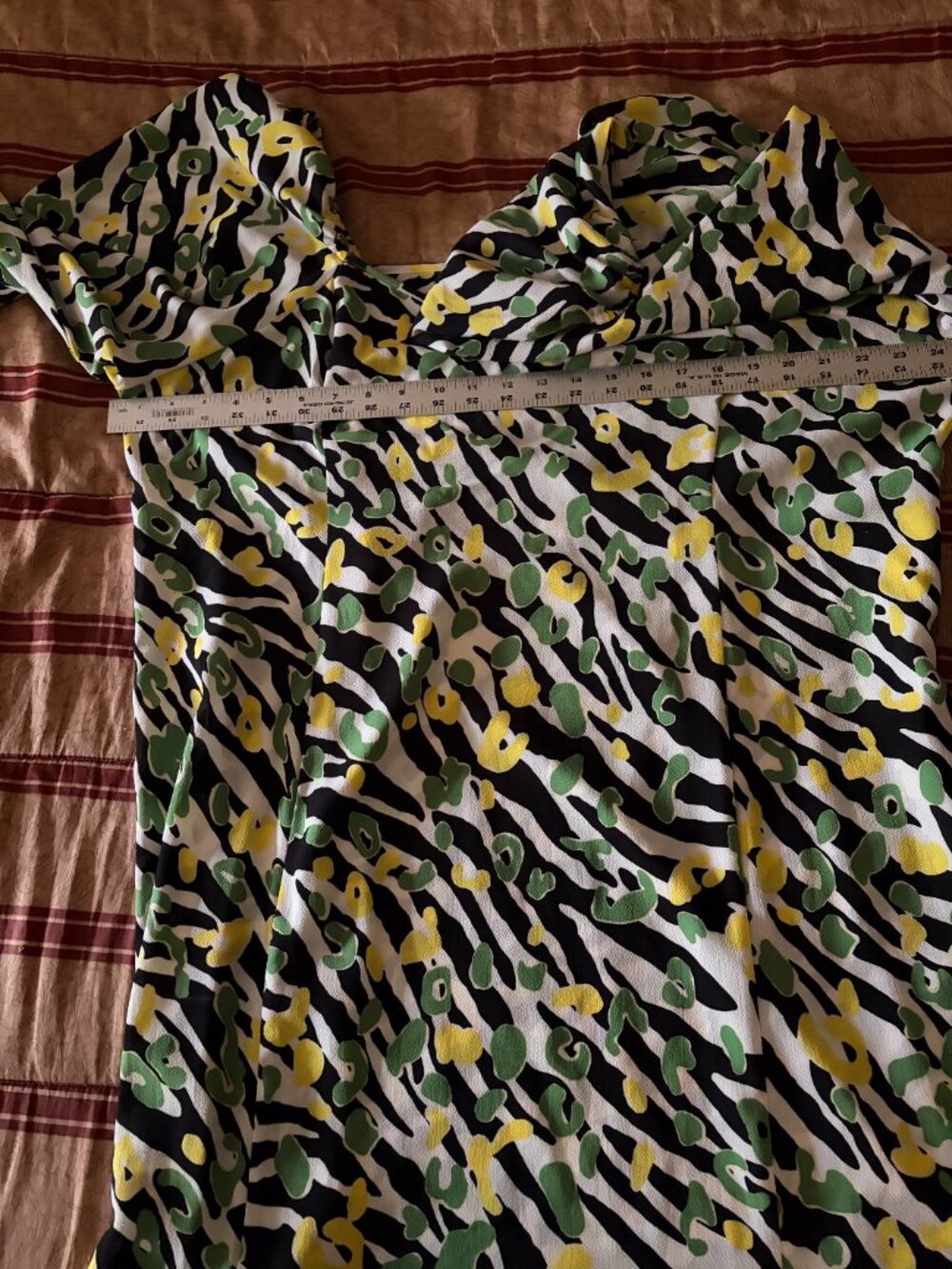ASOS DESIGN Curve flared sleeve mini tea dress in abstract zebra print Size 18 - Picture 2 of 10